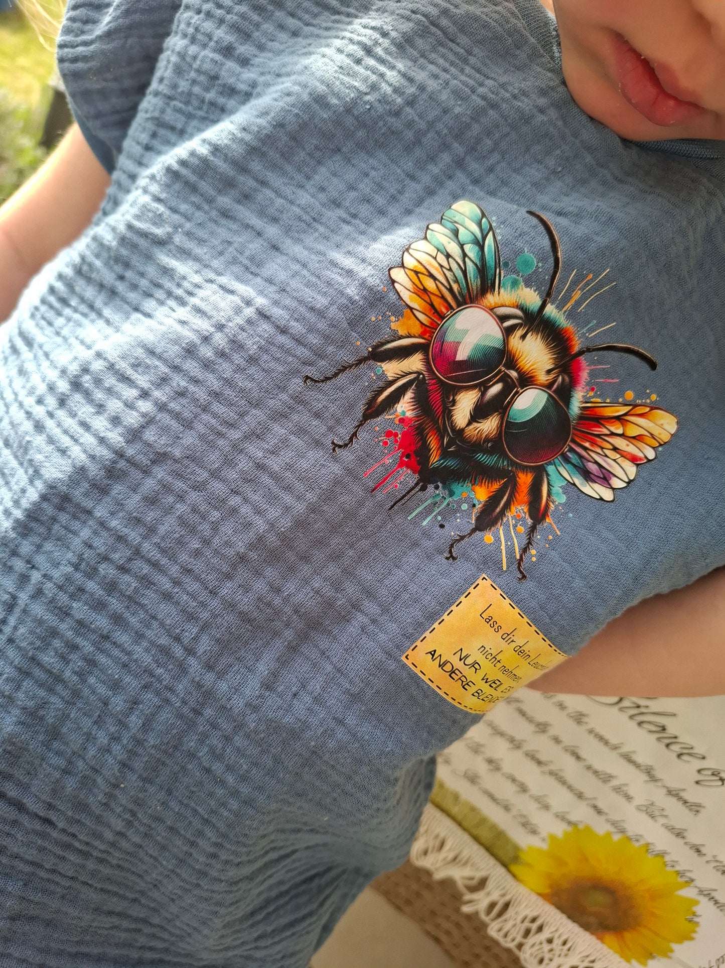 Bügelbild Biene mit Sonnenbrille