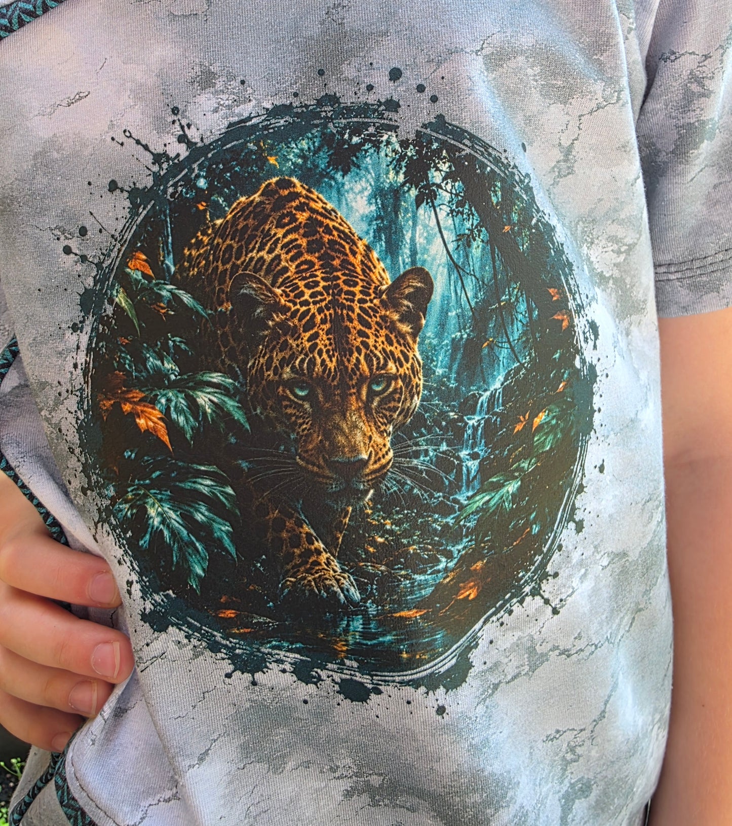 Bügelbild Leopard im Dschungel bei Dämmerung