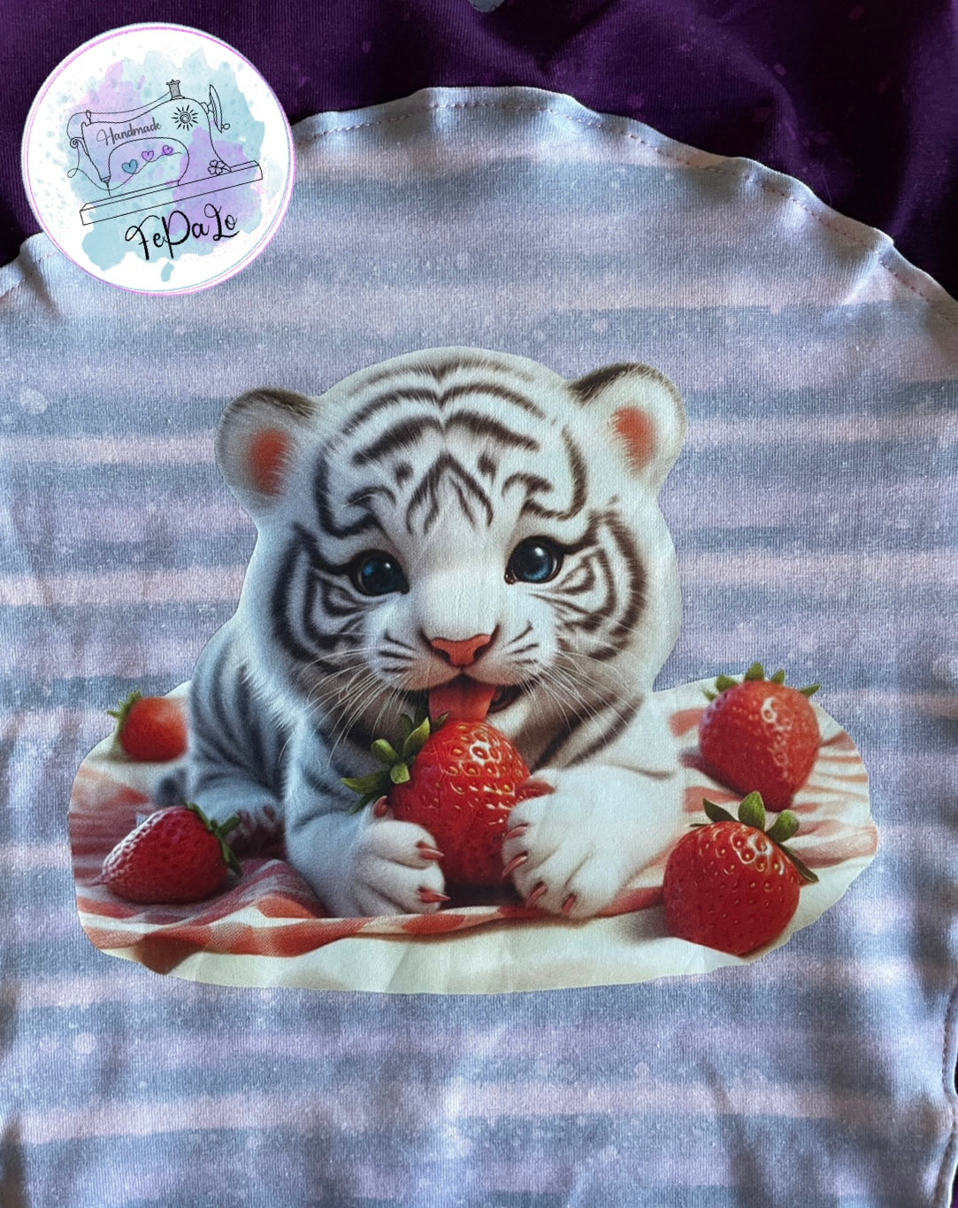 Bügelbild kleiner Tiger nascht Erdbeeren #2 Fylou's Style