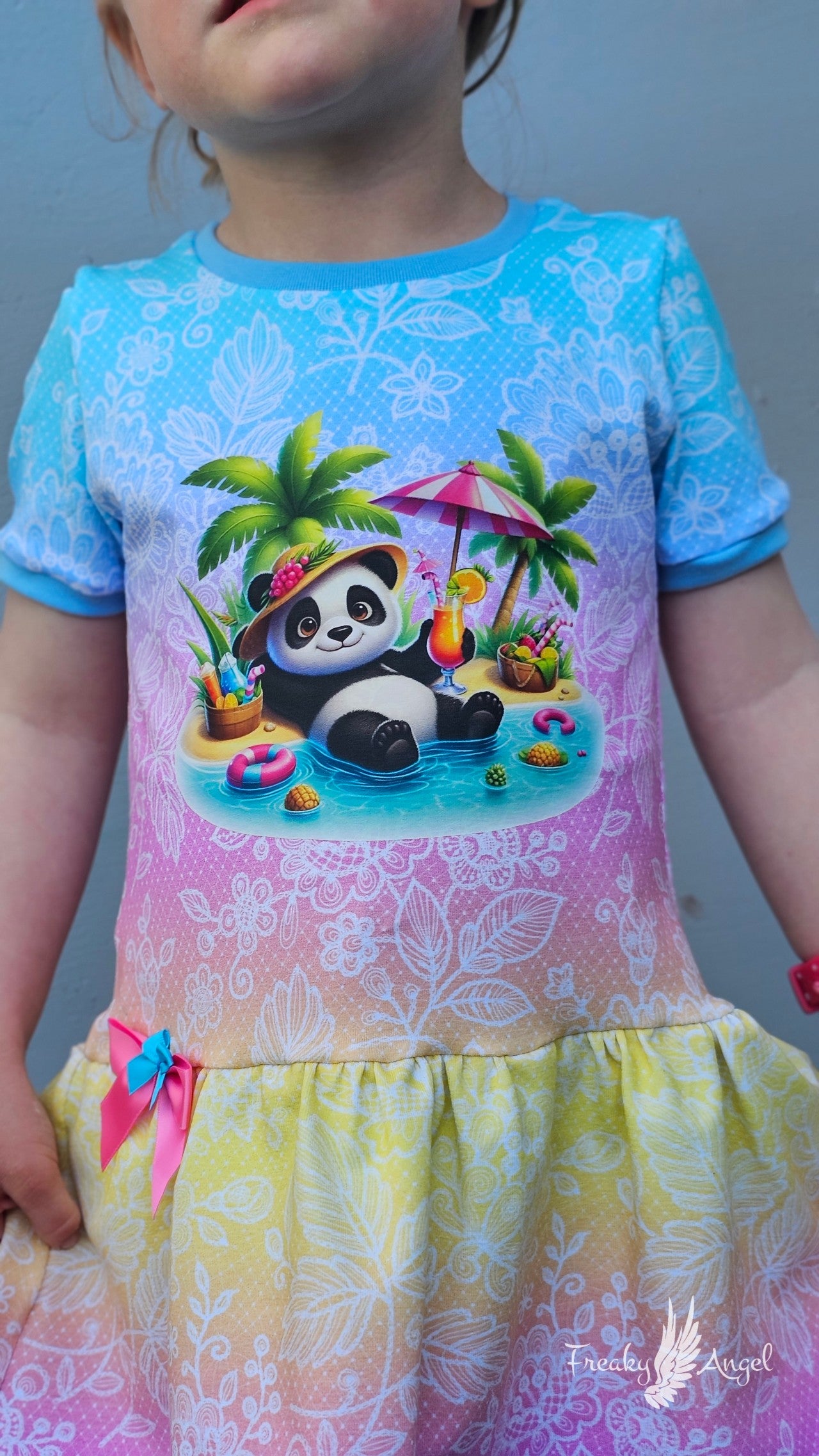 Bügelbild Panda Mädchen am Strand