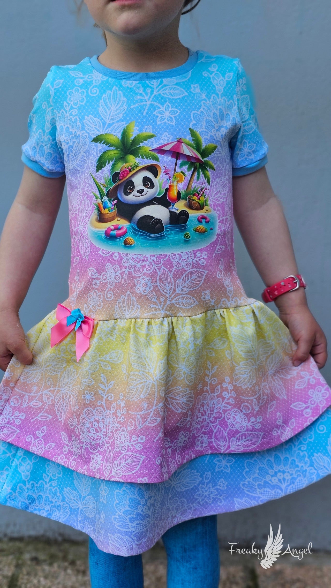 Bügelbild Panda Mädchen am Strand