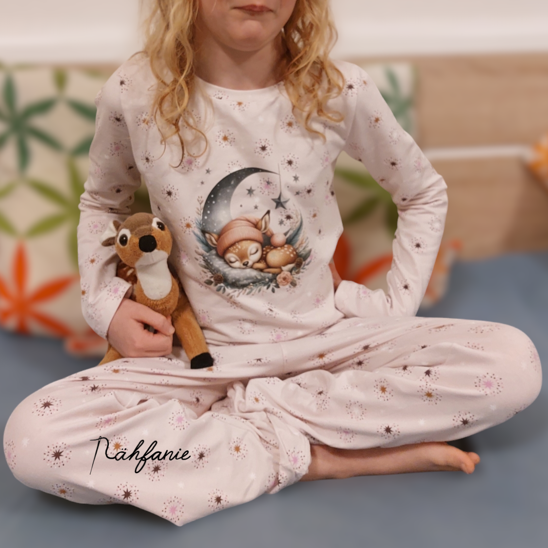 Bügelbild kleines Reh schlafend auf dem Mond Fylou's Style
