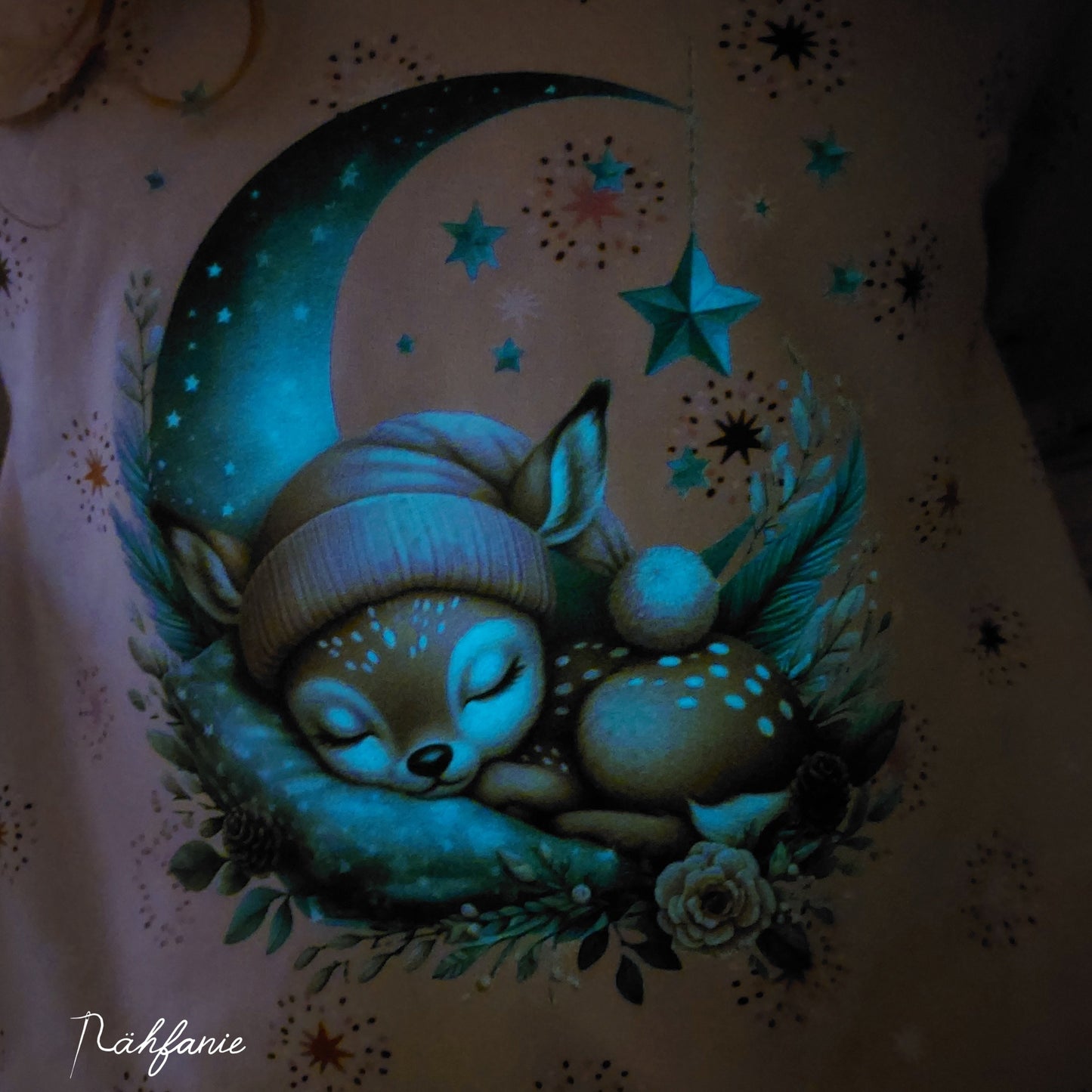 Bügelbild kleines Reh schlafend auf dem Mond Fylou's Style
