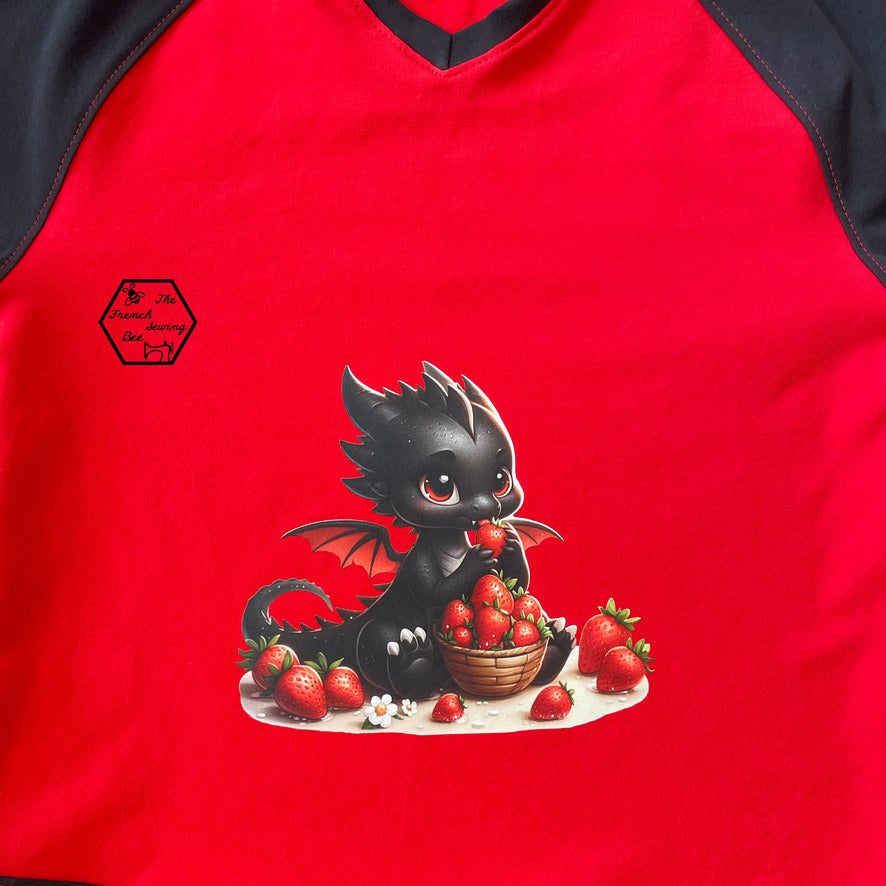 Bügelbild kleiner Drache isst Erdbeeren Fylou's Style