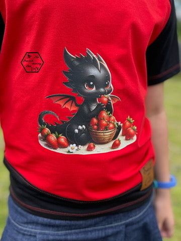 Bügelbild kleiner Drache isst Erdbeeren Fylou's Style