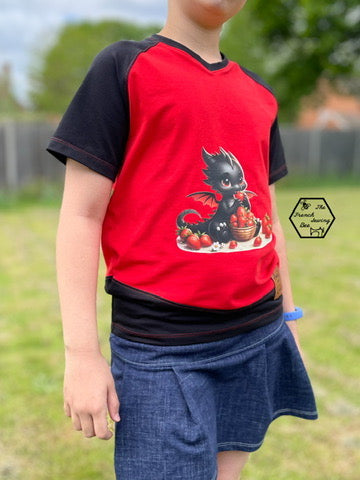 Bügelbild kleiner Drache isst Erdbeeren Fylou's Style