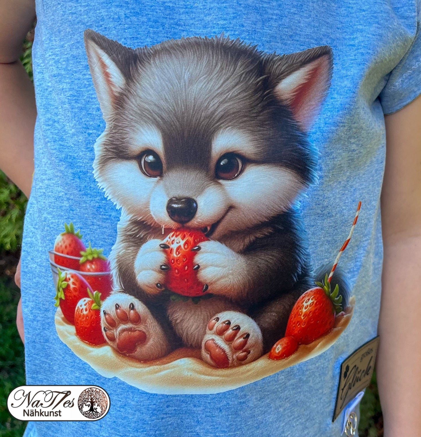Bügelbild kleiner Wolf isst Erdbeeren #1 Fylou's Style