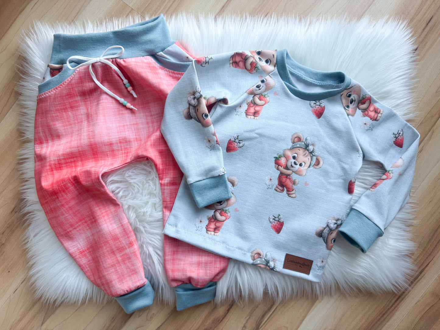 Ripp-Jersey Erdbeer Bärchen