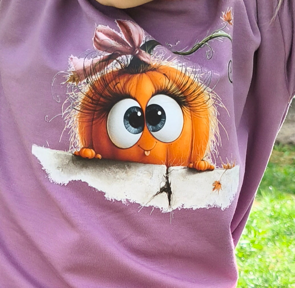 Bügelbild lustiges Kürbis Mädchen hinter Mauer