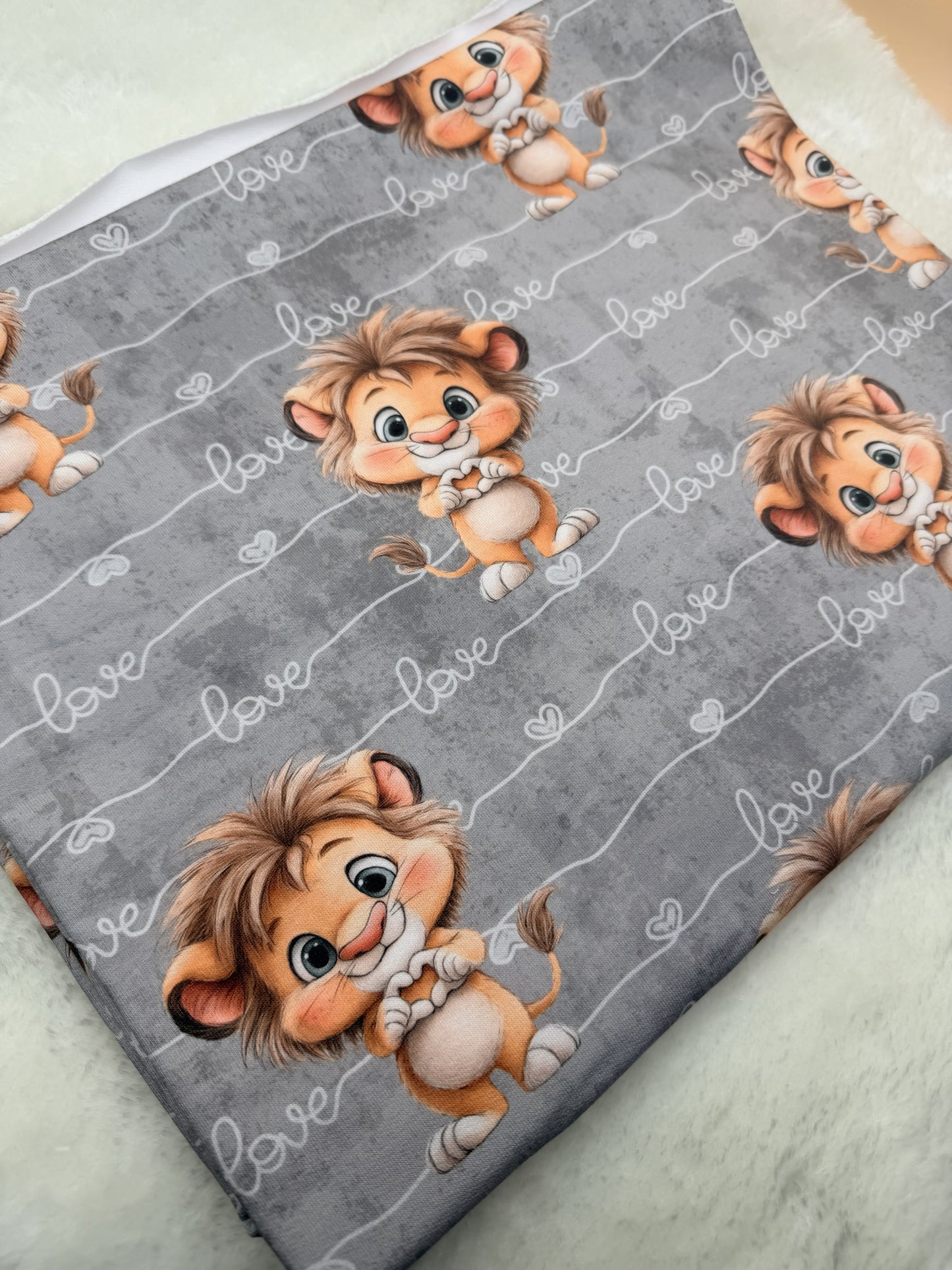 Ripp-Jersey Löwe mit Herz