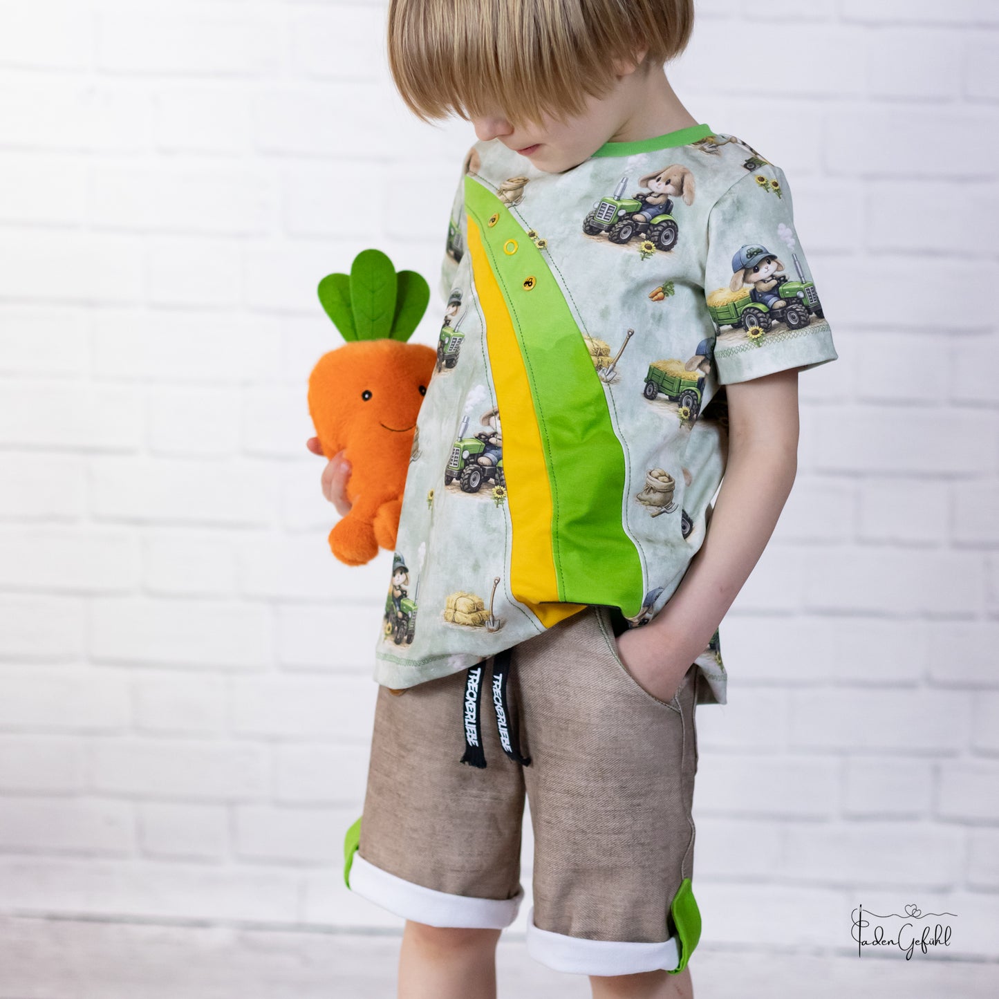 Kinderstoff Traktor Hase